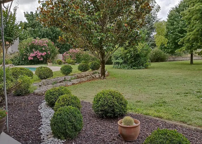 Charmante En Campagne Avec Piscine Privée