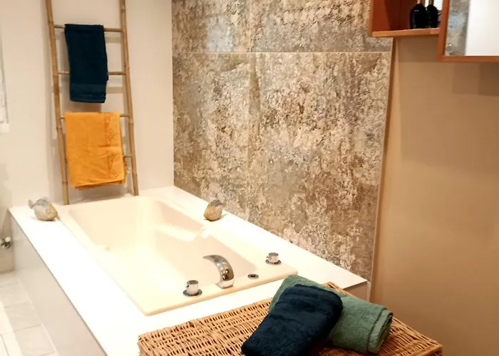 Charmante En Campagne Avec Piscine Privée *